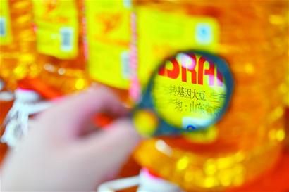 　市場(chǎng)上的轉(zhuǎn)基因油。資料圖