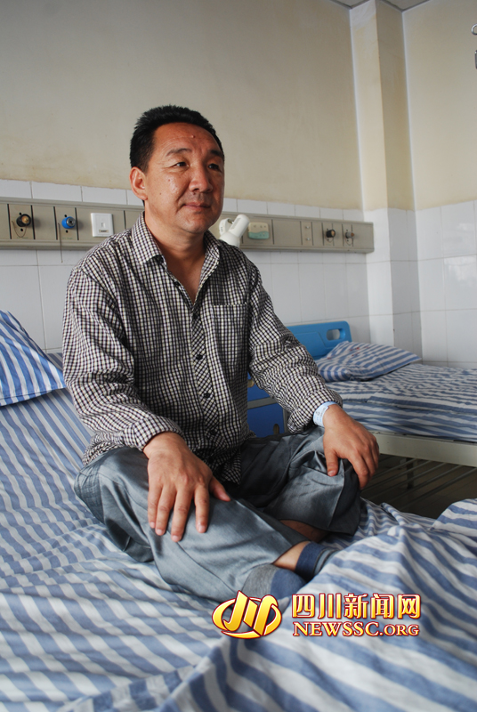 病床上的馬建華，羅本平攝。