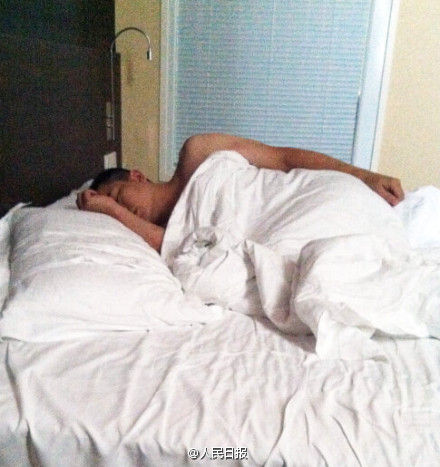 網(wǎng)傳吳春明的床照。