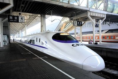 　白皮車 動車，高鐵基本全白色