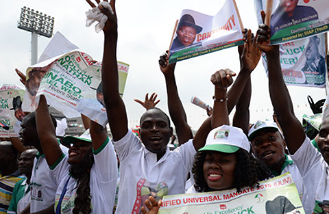 11日，喬納森總統(tǒng)的支持者在集會現(xiàn)場。