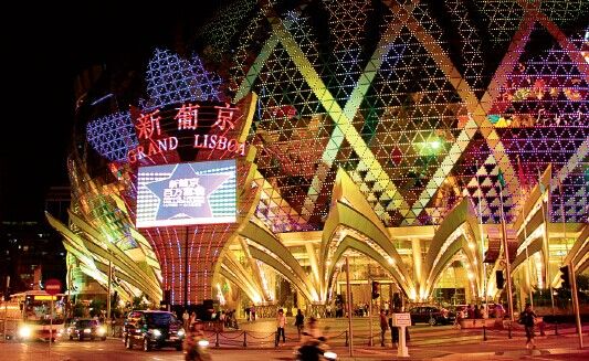 　澳門賭場貴賓廳的冷清，在許多人看來，是當(dāng)?shù)亟?jīng)濟轉(zhuǎn)型的好機會。