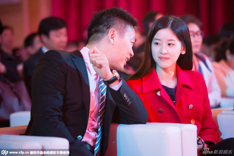 奶茶妹妹與劉強(qiáng)東親密熱聊滿目愛(ài)意