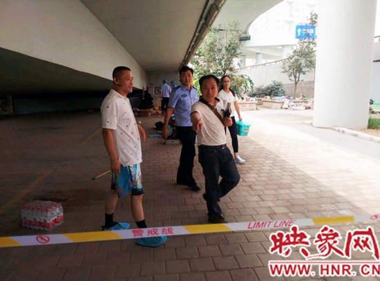 事發(fā)后，警方封鎖現(xiàn)場(chǎng)進(jìn)行調(diào)查取證。