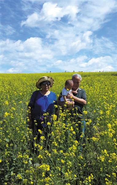 事故之前，老兩口的合影，李春同說，老兩口一輩子很少一起照相。家屬供圖