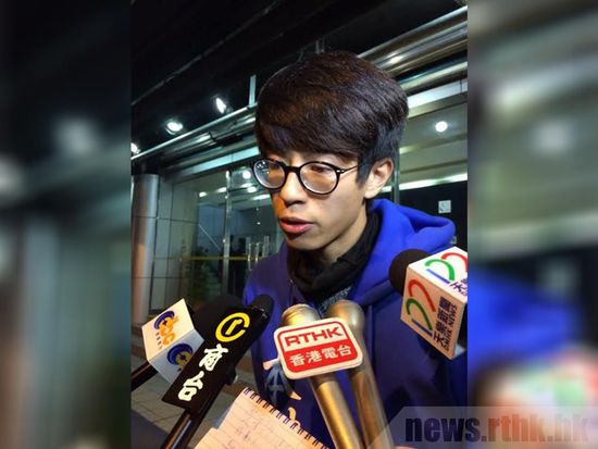 黃臺仰因設(shè)想?yún)⑴c旺角暴亂被香港警方拘捕，被指涉嫌參與旺角暴動(dòng)。