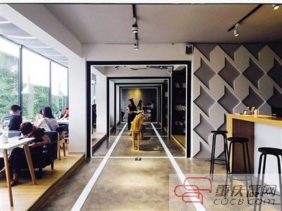 200平方米的閱讀區(qū)域開始限制人流。