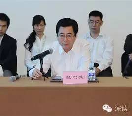 在天津紀委對王富強的通報中指出，王富強從“聽黨的話，永遠跟黨走，做讓黨放心的人”這一初心出發(fā)，吃過苦、流過汗，曾為天津港保稅區(qū)的建設和發(fā)展、為天津市招商引資工作作出過貢獻。貢獻被認可、贊譽，其驕傲自滿情緒漸生，覺得