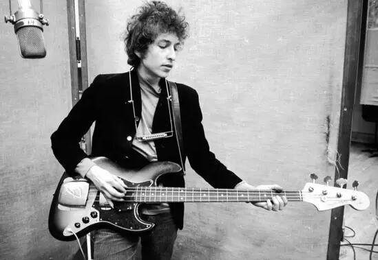 此處外事兒(微信ID：xjb-waishier)要替一個(gè)人心疼10秒鐘——自2009年以來(lái)連續(xù)八年被視為諾貝爾文學(xué)獎(jiǎng)熱門(mén)人選的日本作家村上春樹(shù)。