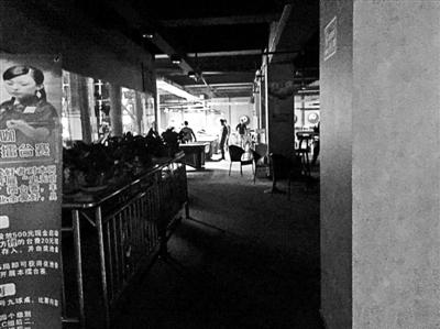 在關(guān)嶺縣，臺球廳成了輟學(xué)孩子消磨時(shí)光的最好去處 攝影/本報(bào)記者 楊寶璐