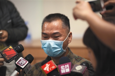 昨日，深圳，羅一笑的父親羅爾接受媒體采訪。圖/視覺中國