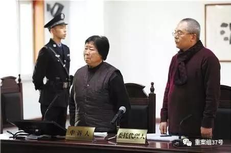 聶樹斌母親張煥枝聽取聶樹斌無罪的判決結(jié)果。 新華社發(fā)