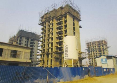 爛尾的現(xiàn)代國際汽貿(mào)城配套住宅項(xiàng)目。