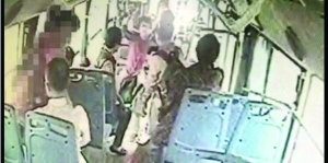 女司機路見不平一聲吼，小女孩方才脫身 視頻截圖