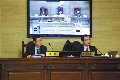 “小黃車”的商標(biāo)所有人“數(shù)人公司”代理律師稱，“ofo小黃車”侵犯了“小黃車”的注冊商標(biāo)。