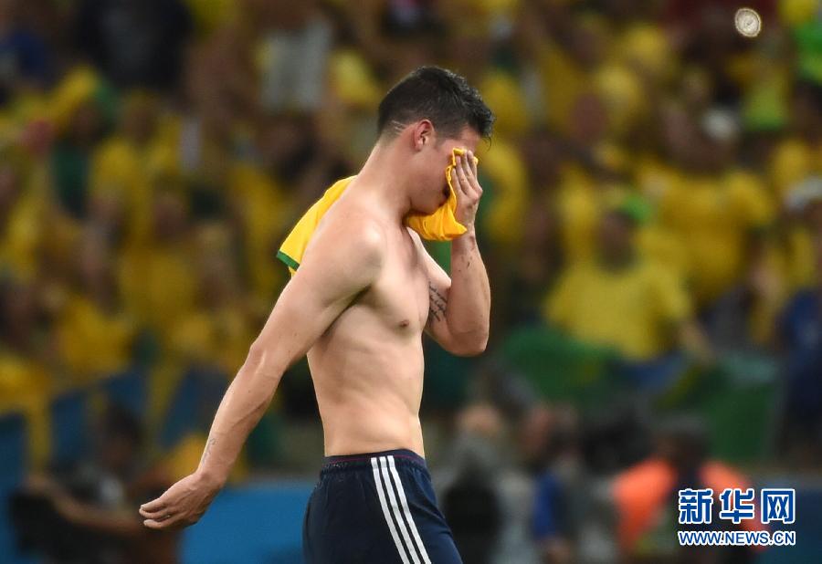 7月4日，哥倫比亞隊(duì)球員羅德里格斯退場時(shí)掩面而泣。