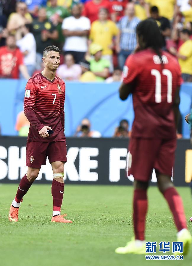 6月26日，葡萄牙隊(duì)球員克·羅納爾多（左）在比賽中。