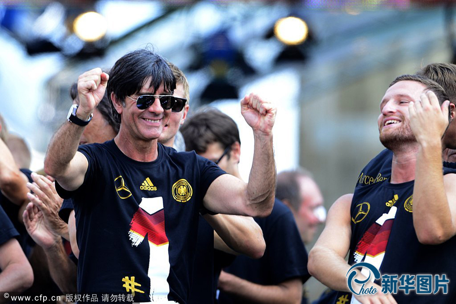 當?shù)貢r間2014年7月15日，德國柏林，德國隊歸國舉行奪冠巡游