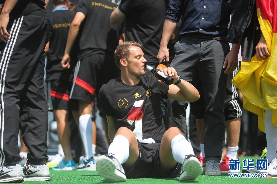 當?shù)貢r間2014年7月15日，德國柏林，德國隊歸國舉行奪冠巡游