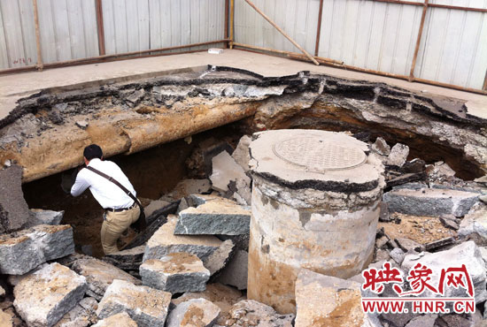 有工作人員下到坑內(nèi)進(jìn)行檢查，但拒絕透露具體工作單位。