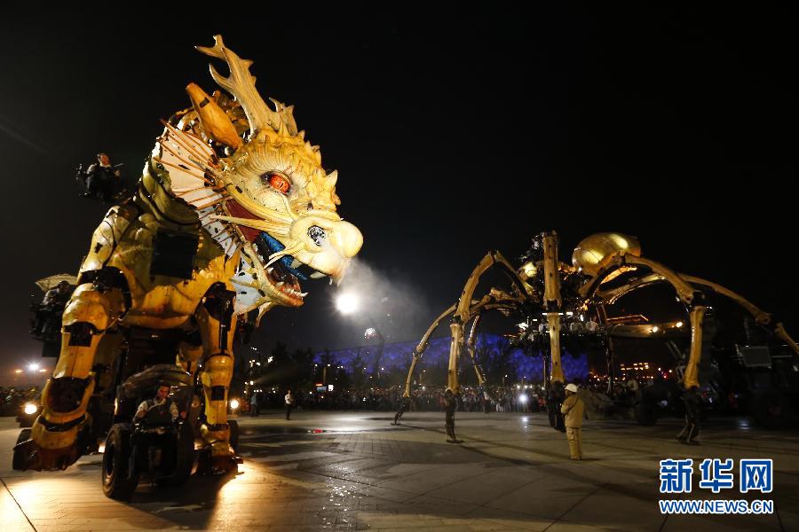 法國機(jī)械“龍馬”開始鳥巢巡游