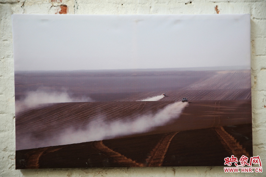 賽車的世界、更是男人的世界。圖為部分參展攝影作品。