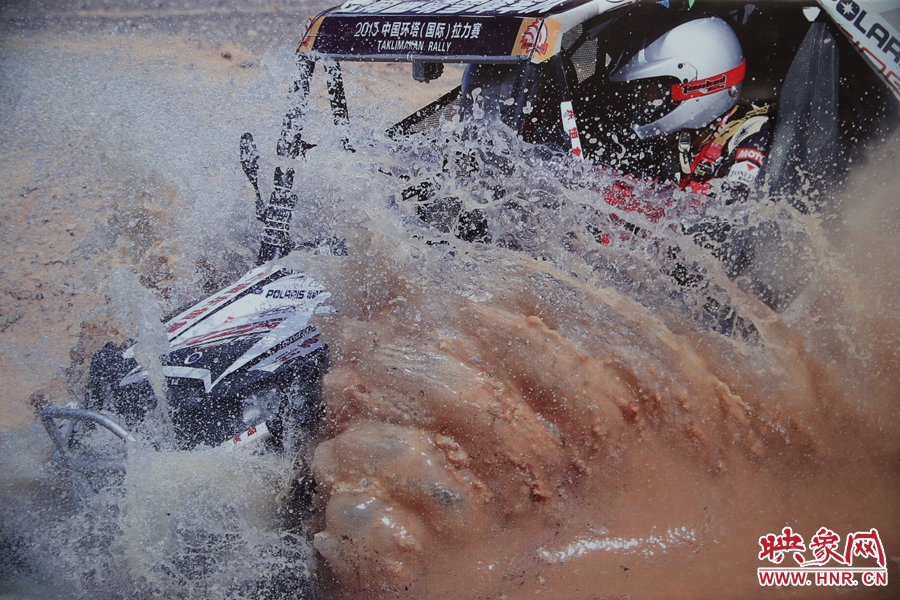 賽車的世界、更是男人的世界。圖為部分參展攝影作品。