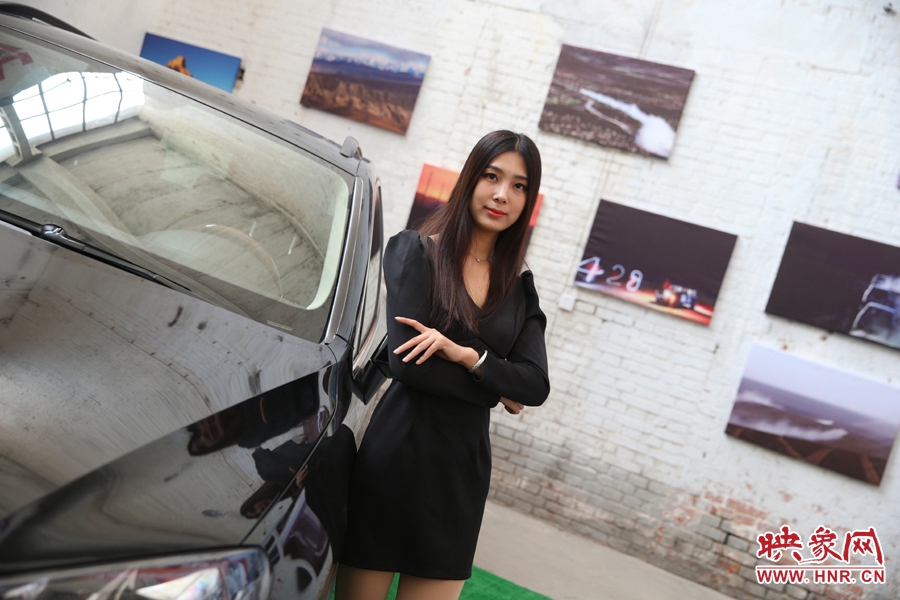 姐是車模，賽車的車。