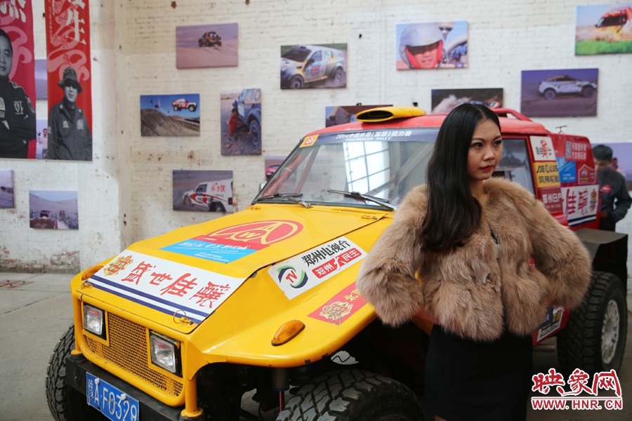 姐是車模，賽車的車。