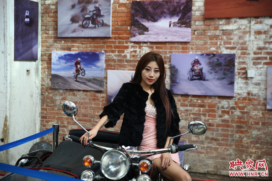 姐是車模，賽車的車。