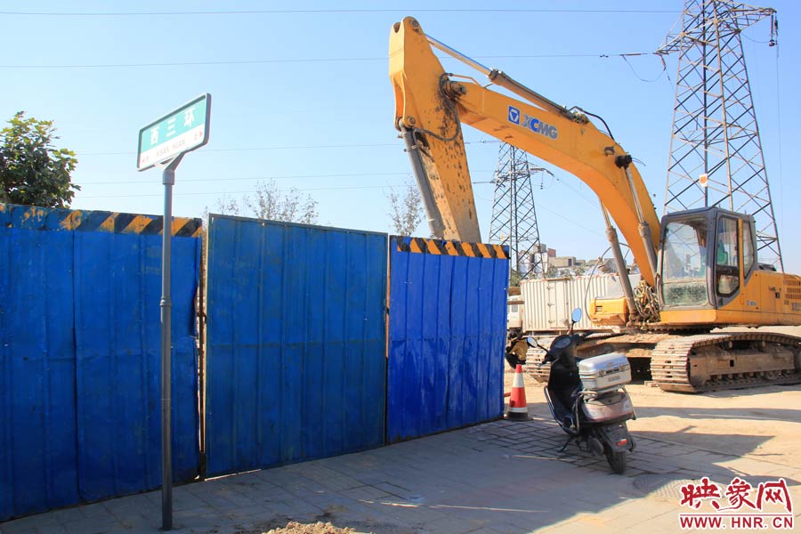 事發(fā)地點(diǎn)已經(jīng)拉起圍擋。