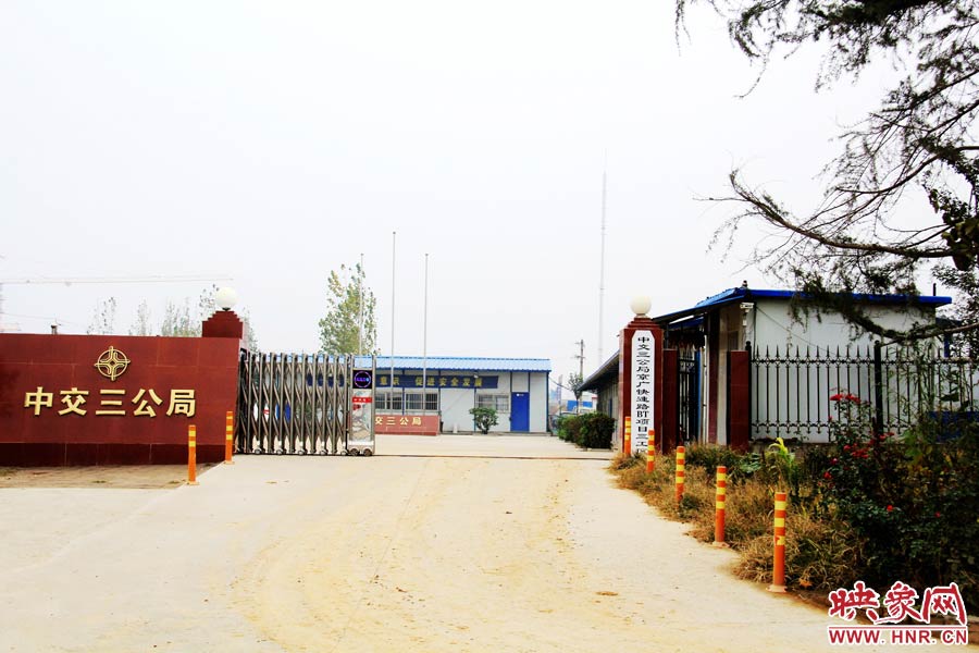 鄭州市京廣快速路南段三工區(qū)項(xiàng)目部還未撤離。