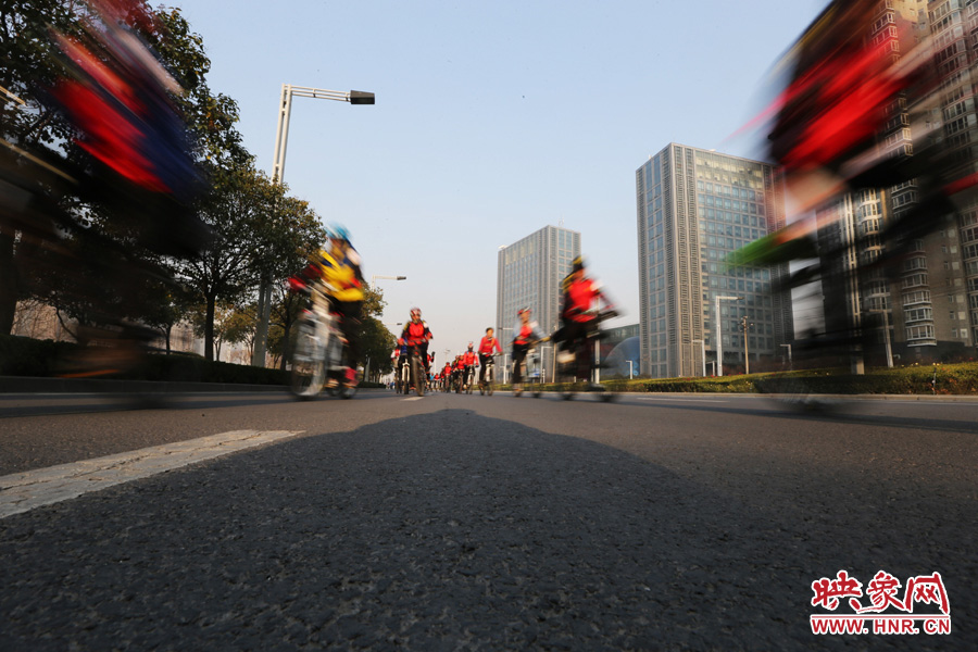 獻(xiàn)愛(ài)心、騎行天下，映象網(wǎng)騎行車友樂(lè)翻天