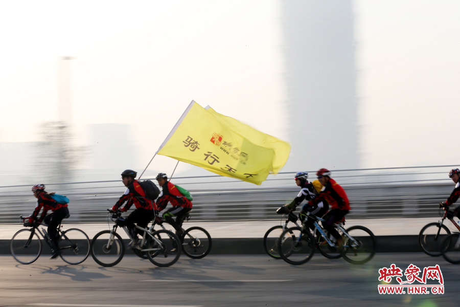 獻(xiàn)愛(ài)心、騎行天下，映象網(wǎng)騎行車友樂(lè)翻天