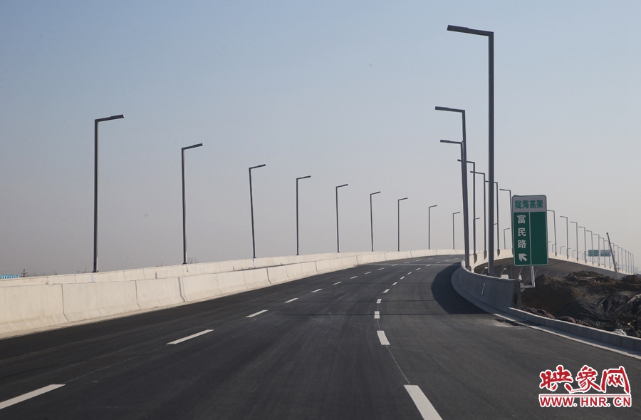 從新田路進入隴海高架入口。