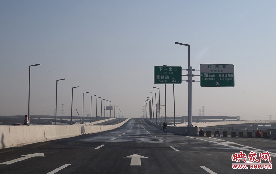 隴海高架往富民路方向和西四環(huán)出口。