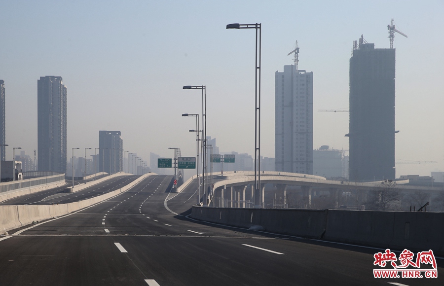 隴海高架與西三環(huán)立交。