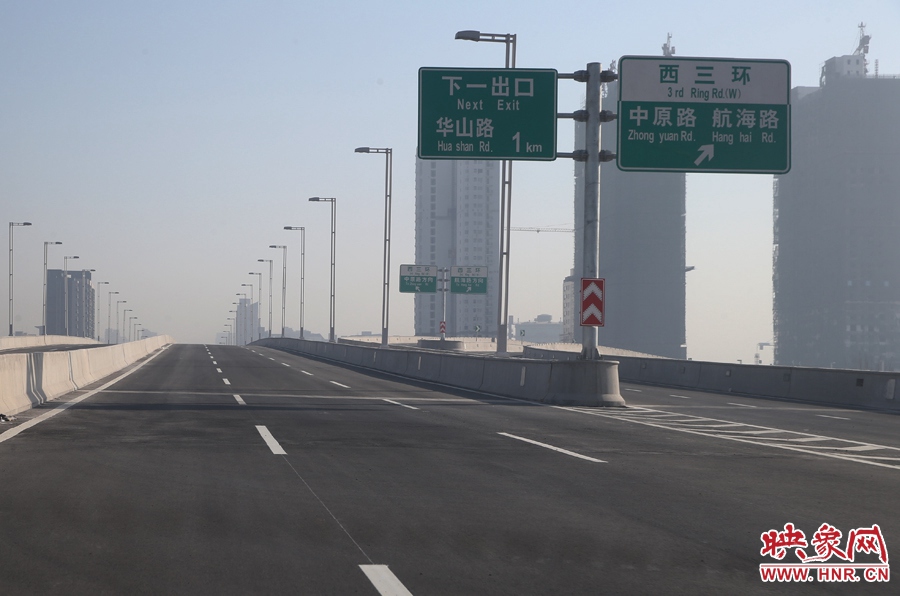 華山路方向與西三環(huán)出口。