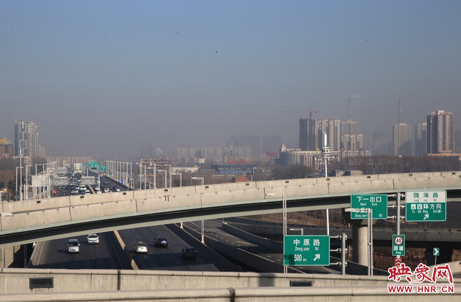 西三環(huán)與隴海高架立交出入口。
