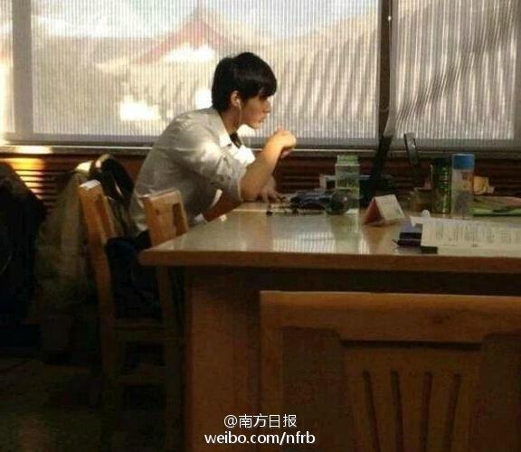 北大圖書館男神走紅 網友直呼“求交往” 北大圖書館男神走紅 網友直呼“求交往”