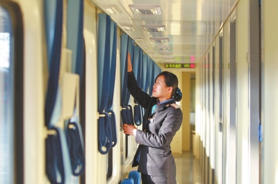 臥鋪車廂 半包式，更具私密性和舒適性。