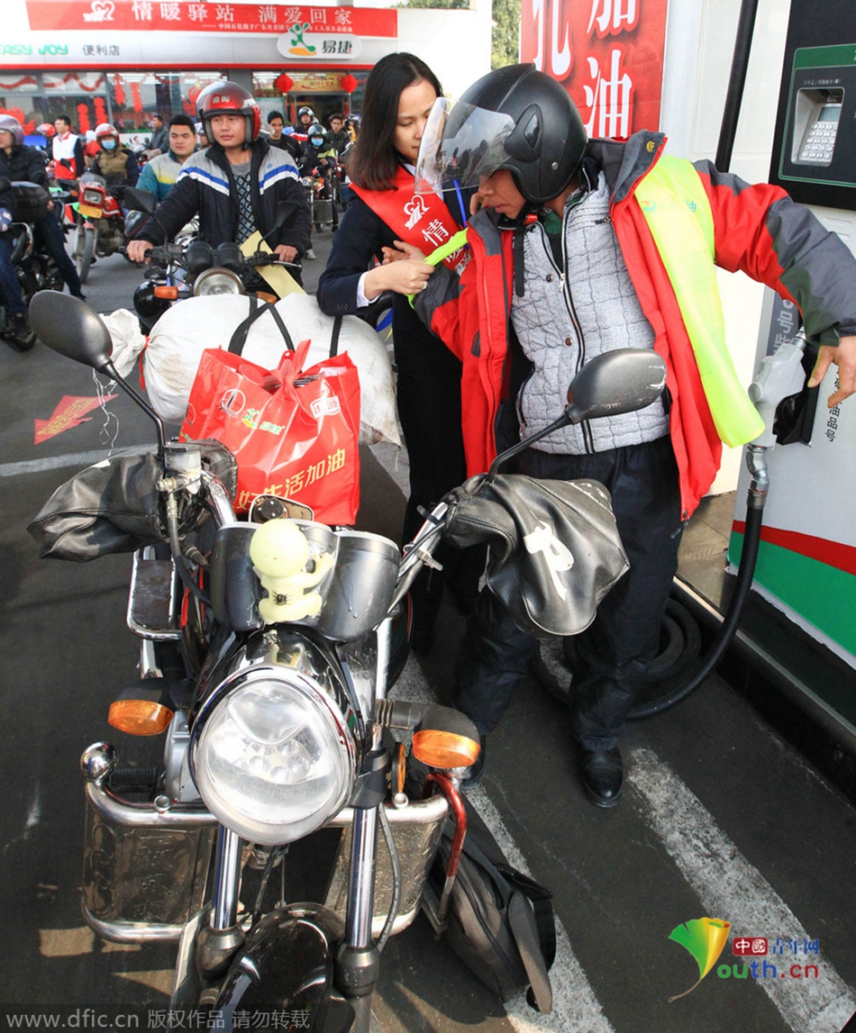 今年廣東、廣西兩省共193座中石化油站將為返鄉(xiāng)車主提供“6+X”免費(fèi)服務(wù)，并將為1萬(wàn)名“返鄉(xiāng)摩騎”免