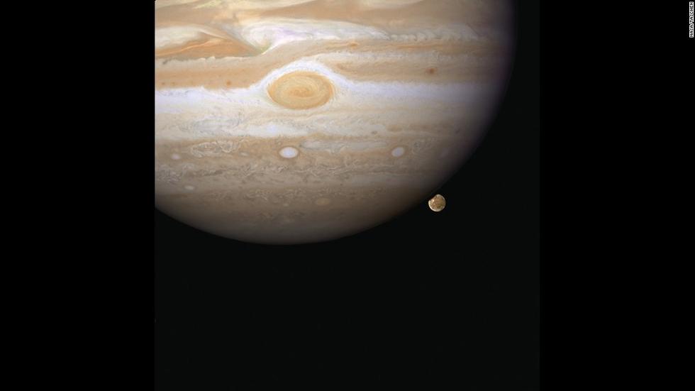 位于地球大氣層外的哈勃望遠鏡能給人類來更清楚的太空圖像。