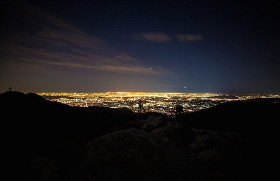 制作一部20秒鐘的短片需要拍攝近450張類似照片。（網(wǎng)頁截圖）
