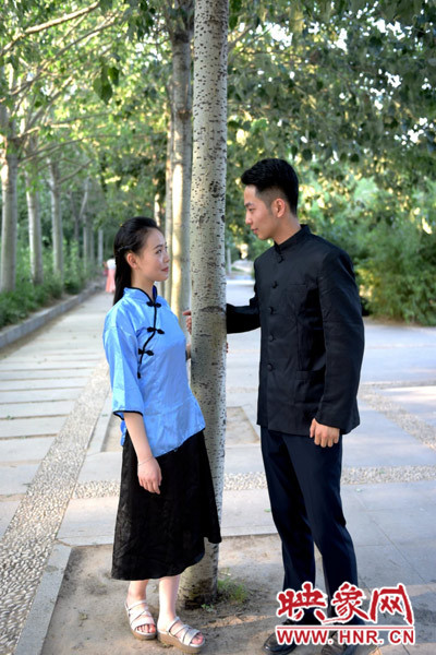 輕輕的凝視，勝卻了千言萬(wàn)語(yǔ)。