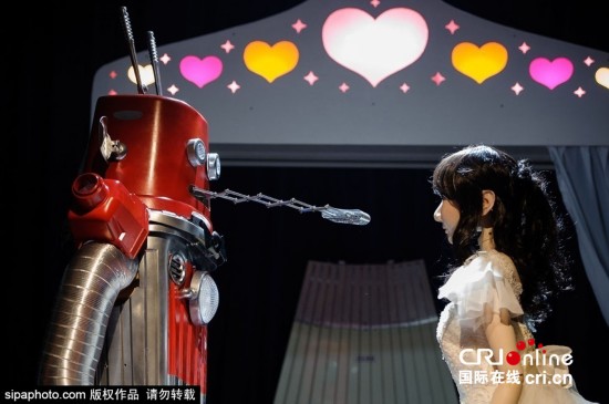 日本首個機(jī)器人婚禮于東京舉行 日本首個機(jī)器人婚禮于東京舉行