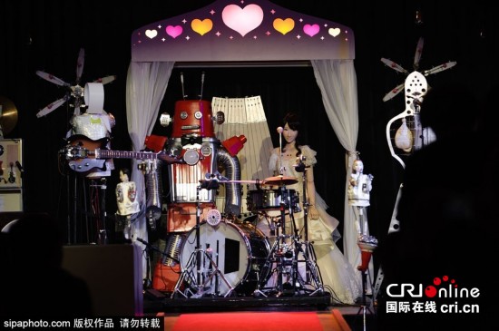 日本首個機(jī)器人婚禮于東京舉行 日本首個機(jī)器人婚禮于東京舉行