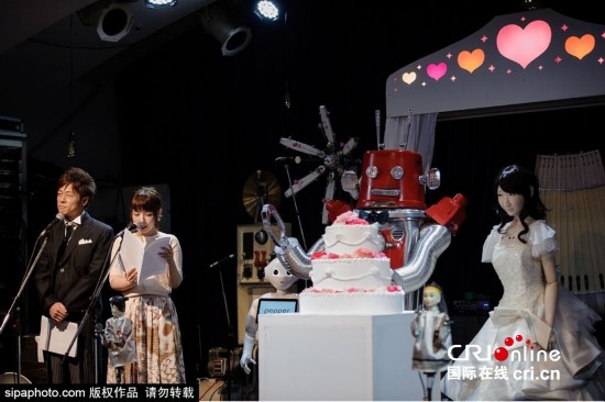 日本首個機(jī)器人婚禮于東京舉行 日本首個機(jī)器人婚禮于東京舉行