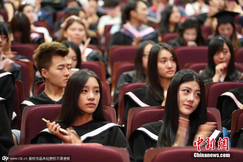 北影本科畢業(yè)典禮 美女學生素顏難掩清新 北影本科畢業(yè)典禮 美女學生素顏難掩清新