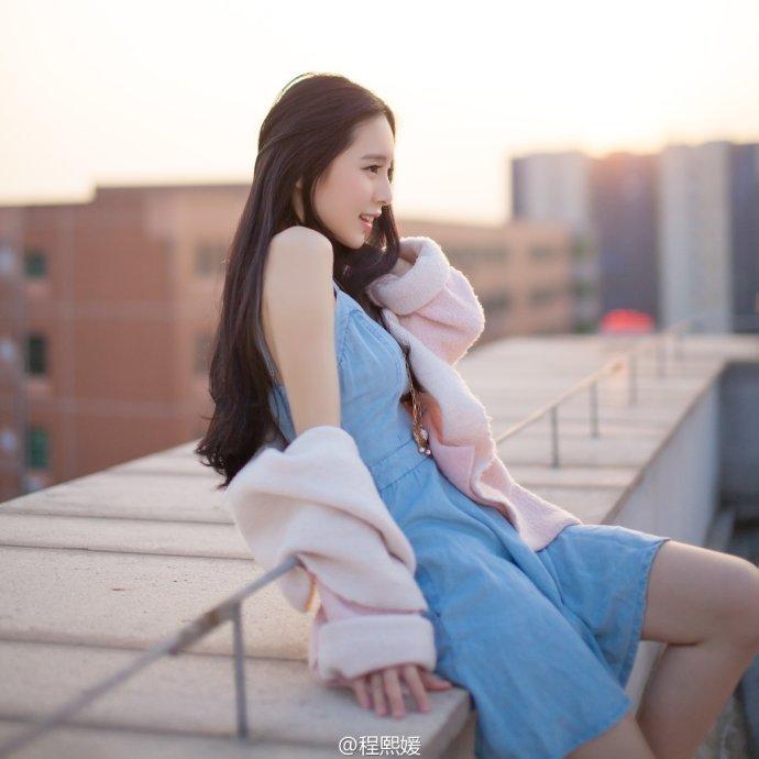廈大校花程熙媛清純寫(xiě)真獲贊 素顏美到窒息